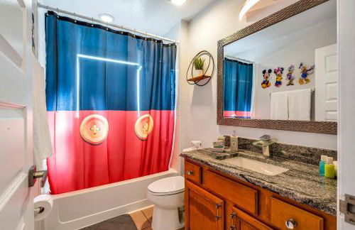 Spacious 7BR Retreat w Pool Game Room - Foto 13