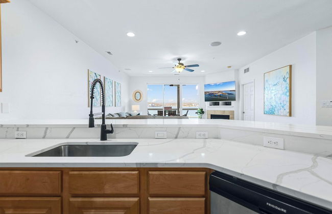 Panoramic Sunset Escape Waterfront Condo for 7! - Photo 32