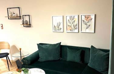 The Little Blooming House - Photo 1