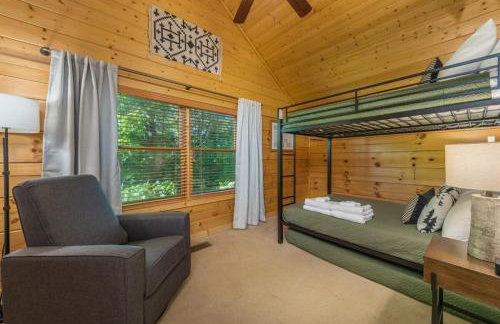 2 Cabins ~ Sleeps 22 ~ 100 Feet Apart ~ Ski in out - Foto 37