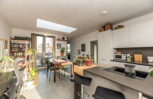 Beautiful 1BR Huge Terrace 17 mins central London - Pass the Keys - Foto 1