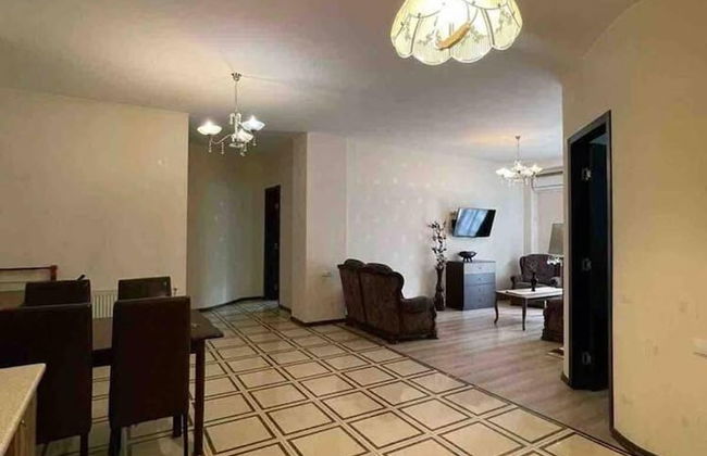 Nearby Chavchavadze ave Sunny Home With Balcony - Foto 17