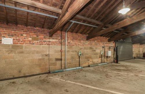 Blue Peter Engine Shed - Photo 18