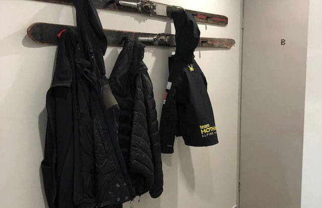 24 Hotham 3 Bedroom Renovated Apartment - Photo 10