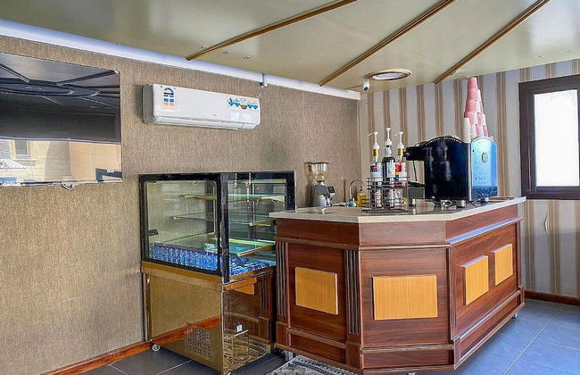 Al Ghubaishi Plaza - Photo 42