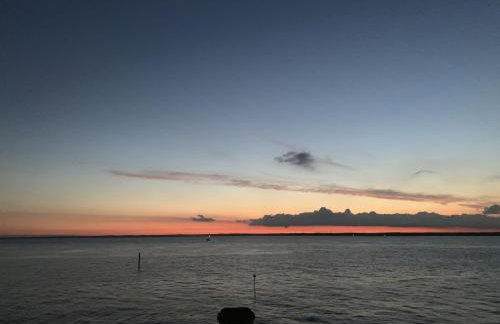 The Deck House - Seafront Upside-Down House with Solent Views, Gurnard - Foto 36