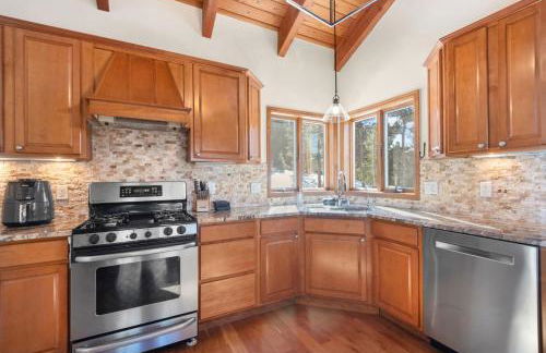 Mountain Retreat Sleeps 10 with Pool Table and Arcade - Foto 23