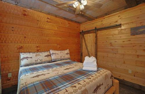 Rustic Modern Cabin with Hot Tub near rafting and Great Smokey Mountains - Foto 50