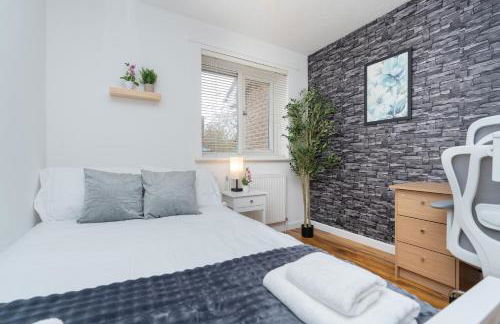 Open Mind Property - 3 Bed Home with Free Parking - Foto 15