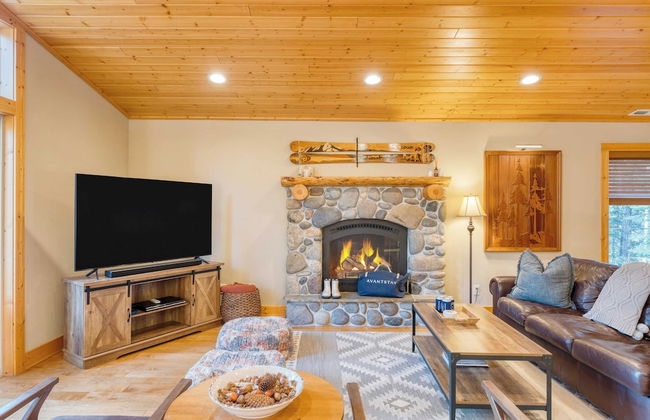 Washoe Chalet by Avantstay Game Room, Hot Tub, Putting Green & Fire Pit - Foto 8