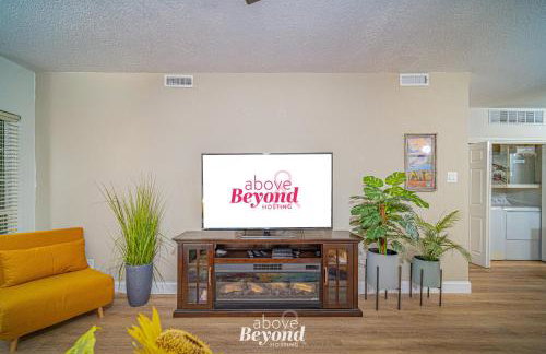 Color Pop by the Pool! - Foto 12