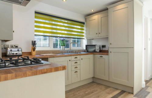 Gloucester-Beautiful 4 Bedroom Cottage-Sleeps 8-Free Parking-Fast Wi-Fi-Work or Leisure - Foto 73