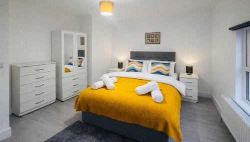 Exquisite Four Double Bed Room House - Foto 2, towels, wardrobe