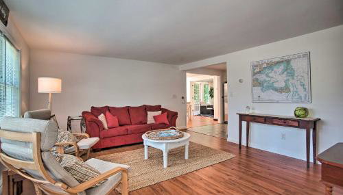 Near Beaches and Dtwn Falmouth Family Home with Deck - Foto 4