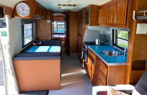 Peaceful Farm Airstream Camper Retreat - Hot Tub - Foto 20