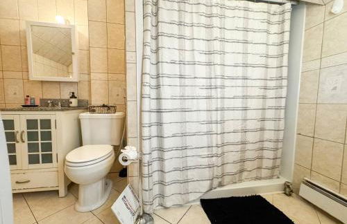 Manchester -Queen beds - Mins to MHT - W/D in Unit - Foto 6