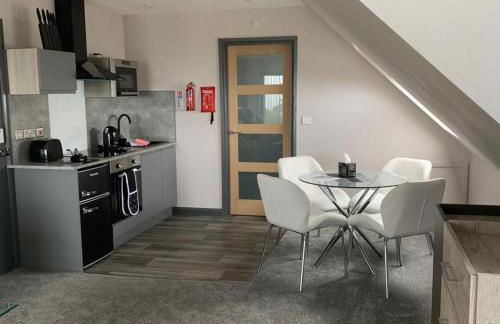 Sunset Studio Apartments - Photo 2