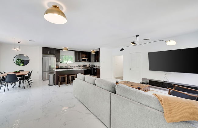 Paradise Retreat by Avantstay Pool Hot Tub Game Room - Photo 5