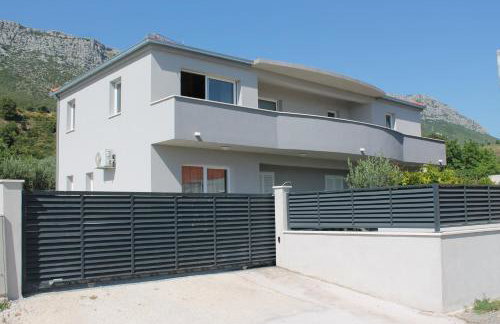 "Heaven on earth" with pool - Photo 22