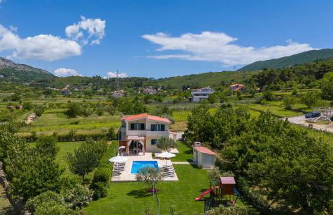 VILLA ROKO with 4 bedrooms, 32sqm heated pool - Photo 42