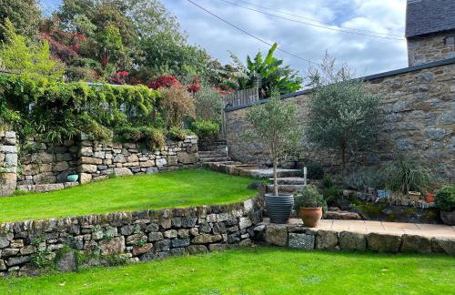 Tropical Gardens 1 bed cottage Central Newlyn - Photo 13