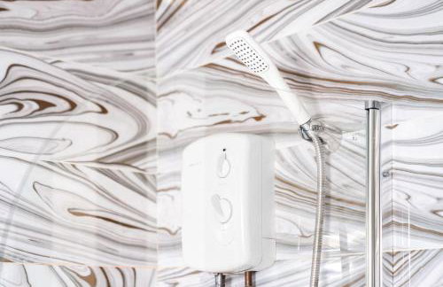 Stylish Five Bedroom House - Parking - Terrace - Fast Wi-Fi 974P - Foto 59