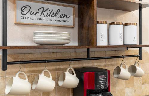 Business in Front and Fun in the Back Pets too - Photo 15