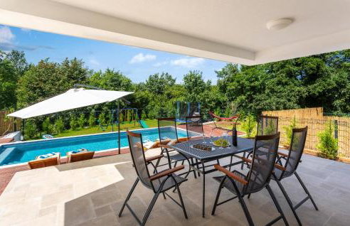 Amazing Home In Jurdani - Foto 2