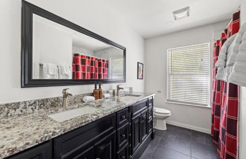 Texas Willow Ranch - Epic Luxury Retreat with Pool, Game room, Soccer, BBQ, Fire table - Foto 50