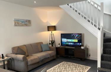 Amo Mews House - Central, Private Patio & Free Parking - Foto 1