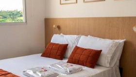 Apartamento novo com piscina 2 quartos self check-in perto do shopping - Foto 4