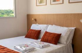 Apartamento novo com piscina 2 quartos self check-in perto do shopping - Foto 4