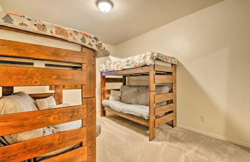 Deck and Gas Grill Spacious Pinetop Cabin - Foto 17