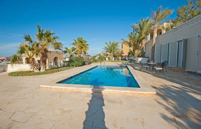 Chic 4-Bedroom White Villa for Rent in El Gouna Egypt - Foto 15