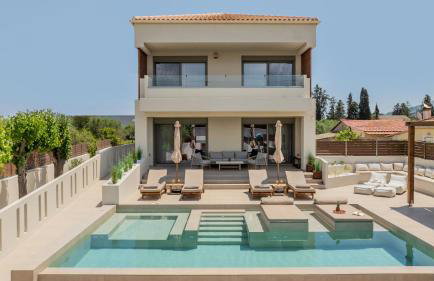 Cantouni Villa, Luxury 5BR Retreat with Pool & Jacuzzi Near Town by Villa Mana Gers - Photo 9