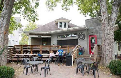 Walk to 12 South and Belmont with Garage FirePit and Patio - Foto 45