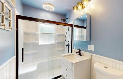 2 Mi to Beach! Hot Tub Haven in Michigan City - Foto 21