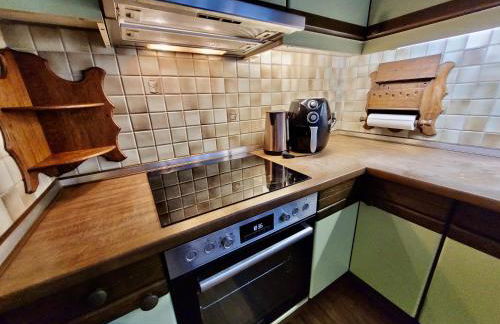 BAT Home Solutions Trier-Euren - alles was ein Hotel nicht bietet - 10 Min zur Altstadt - 98 qm Scheune für 9 Personen mit Sternenhimmel, Wintergarten, Grill und Kino - barrierefrei dank Lift & Auffahrt - Foto 24