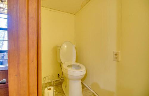 Dock and Water-View Deck Home on Lake Dardanelle - Foto 24