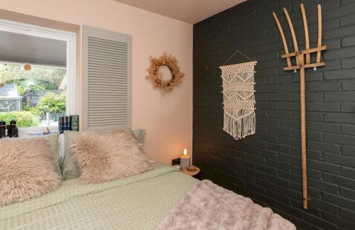 The Lodge - Elegant Comfort in a Peaceful Setting - Photo 26