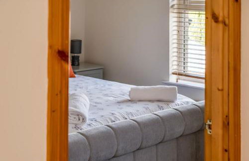 Stylish & spacious 3 bedroom entire house in Lisburn with parking - Foto 27