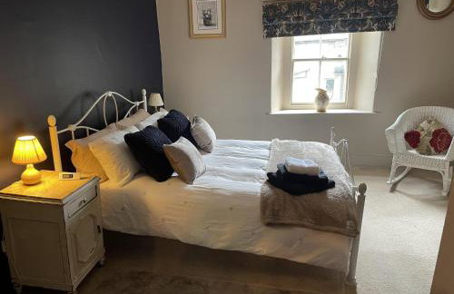 Stunning 2-bedroomed Cottage - Photo 32