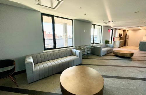 Peaceful Quiet Spacious New Modern Penthouse 3-Bedroom Apartment with a Balcony - Foto 19