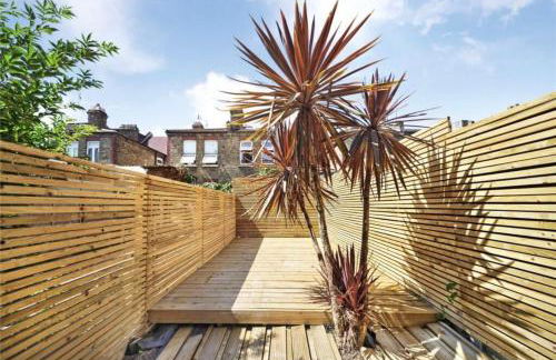 Newly refurbished 2 br apartment with a beautiful garden - Foto 1