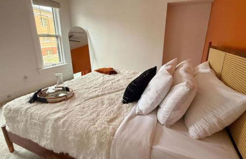 Jungle House Columbus Sleep 12 Downtown Ohio Free Parking - Near Convention Center & Nationwide Arena - 4BR Short North Luxury Home - Over 5,800 Five Star Stays - Foto 20