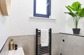 Aura - Elegant Retreat in Prime Leeds Location! - Foto 46