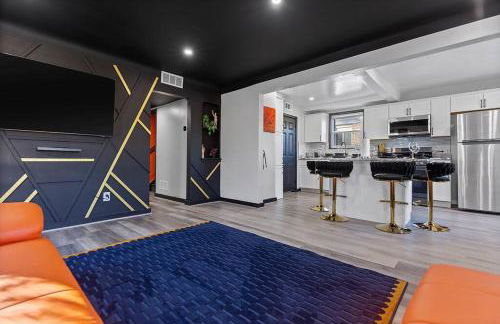 Dark House With HotTub TV in Rooms - Foto 26