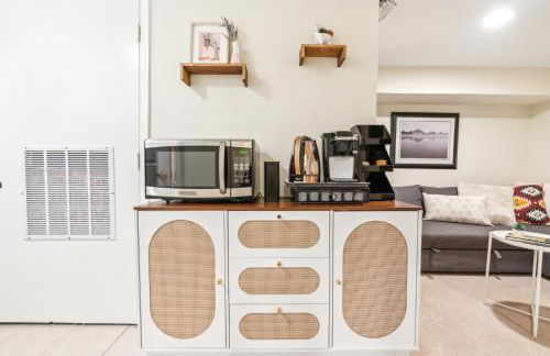 1BR Queen Suite w secure Parking and FiberOptics - Foto 5