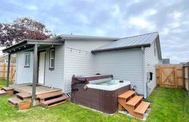 Waddle on Inn- Hot Tub, Pet Friendly, Fully Fenced, 5 Blocks to Beach! - Foto 6