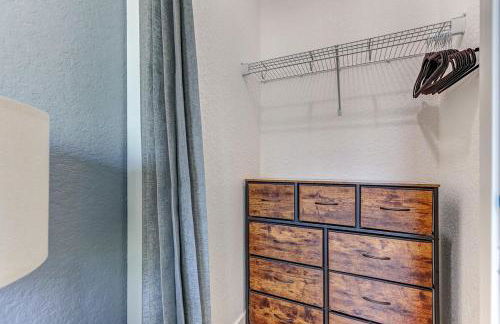 Chic & Spacious 4 Bedroom 3 Full Bathrooms Retreat in West Tampa and Pvt Backyard - Foto 37